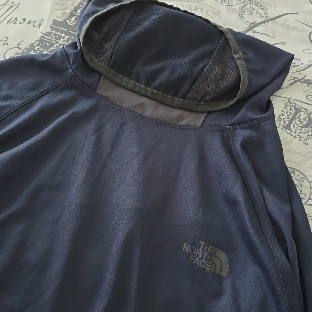 The North Face Long Sleeve Shirt Size M